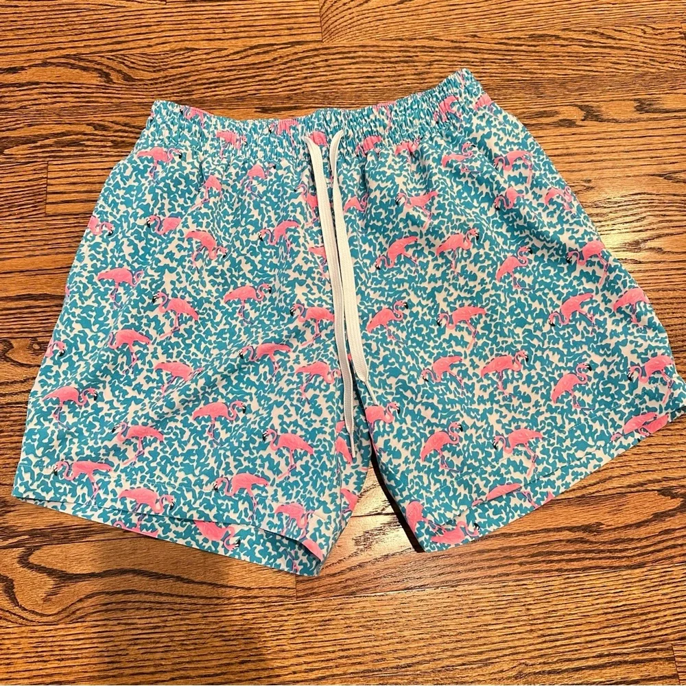 Chubbies men’s swimsuit small blue pink flamingo 5.5 inseam swim trunks - Picture 1 of 5